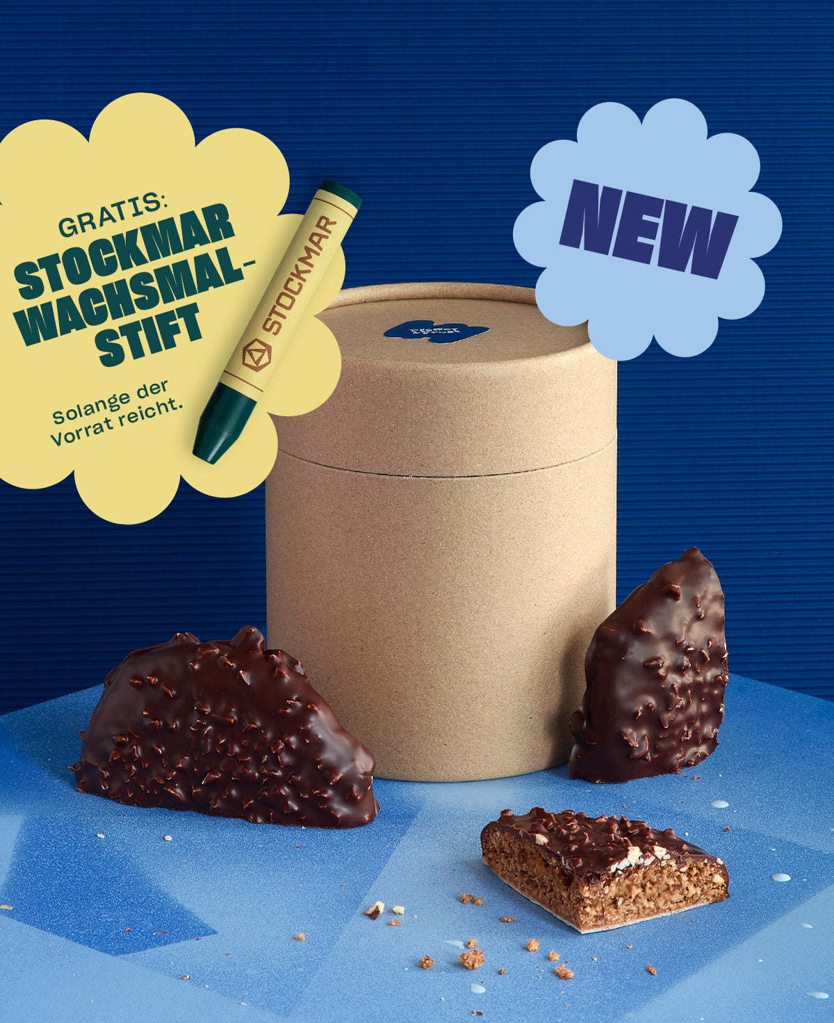 Pfeffer & Frost Basteldose mit BIO-Elisenlebkuchen, überzogen mit dunkler Schokolade und gehackten Mandeln und gratis dazu: STOCKMAR Wachsmalstift zu den ersten 1.000 Bestellungen.